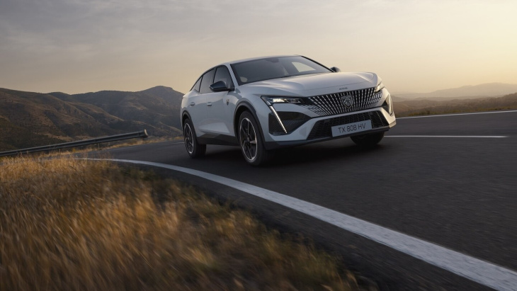 jetzt auch elektrisch: so schlägt sich der neue peugeot e-408 im ersten test