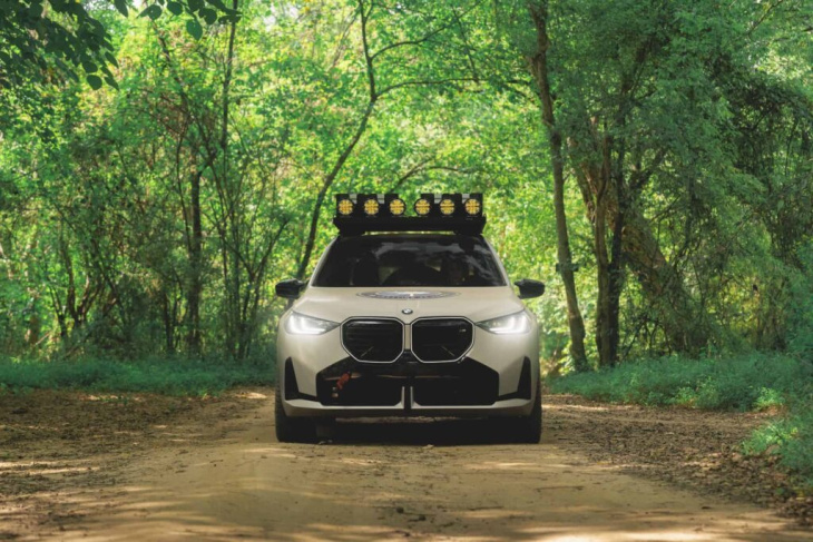 bmw x3 g45: offroad-einsatz in dune grey zur rebelle rally