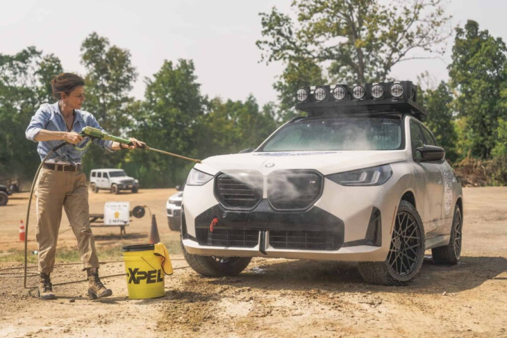 bmw x3 g45: offroad-einsatz in dune grey zur rebelle rally