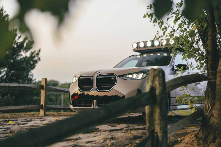 bmw x3 g45: offroad-einsatz in dune grey zur rebelle rally