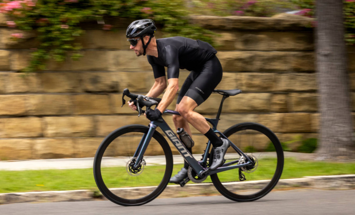 giant defy advanced e+: leichtbau mit spannung