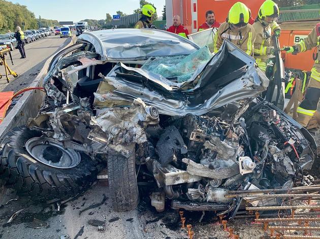 auto kracht ungebremst auf der a2 in eine baustelle