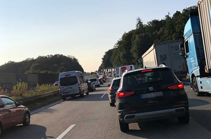 herbstferienverkehr: adac erwartet staus zum ferienstart in nrw