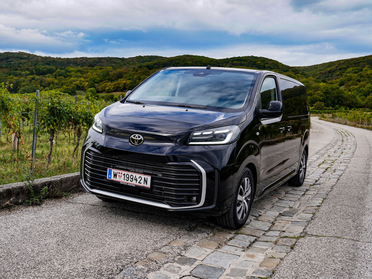 toyota proace verso 2,0 d-4d 180 at vip im test