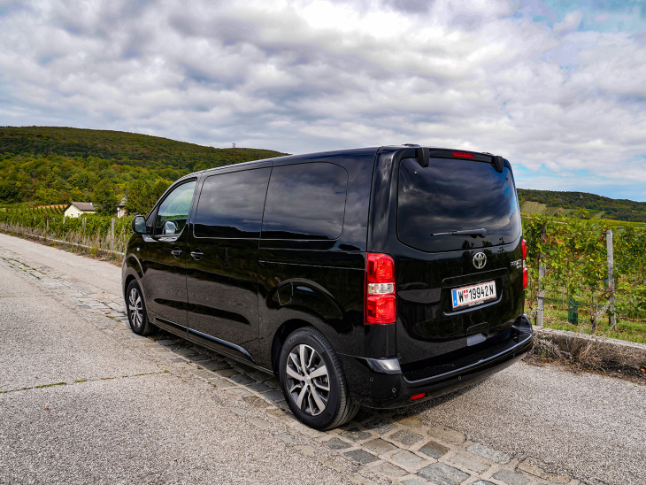 toyota proace verso 2,0 d-4d 180 at vip im test