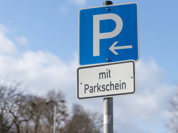 parkgebühr explodiert: großstadt hebt preise um 300 prozent an