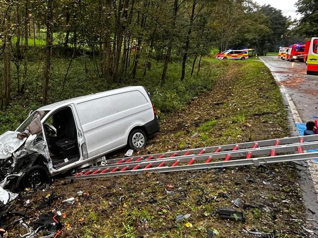 vw-bus kracht in gegenverkehr: schwerverletzte nach unfall bei allershausen – wer hat die ölspur verursacht?