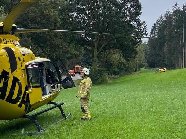 vw-bus kracht in gegenverkehr: schwerverletzte nach unfall bei allershausen – wer hat die ölspur verursacht?