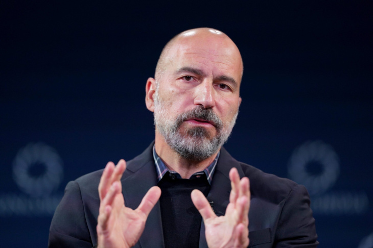 uber-ceo dara khosrowshahi sagt, dass chinesische e-autos den planeten retten - und kritisiert strafzölle gegen sie