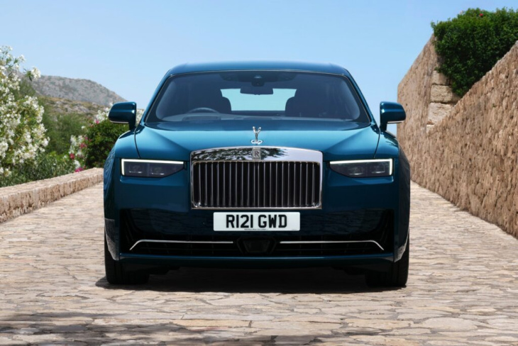 rolls-royce ghost facelift 2024: neue heimat für den bmw-v12