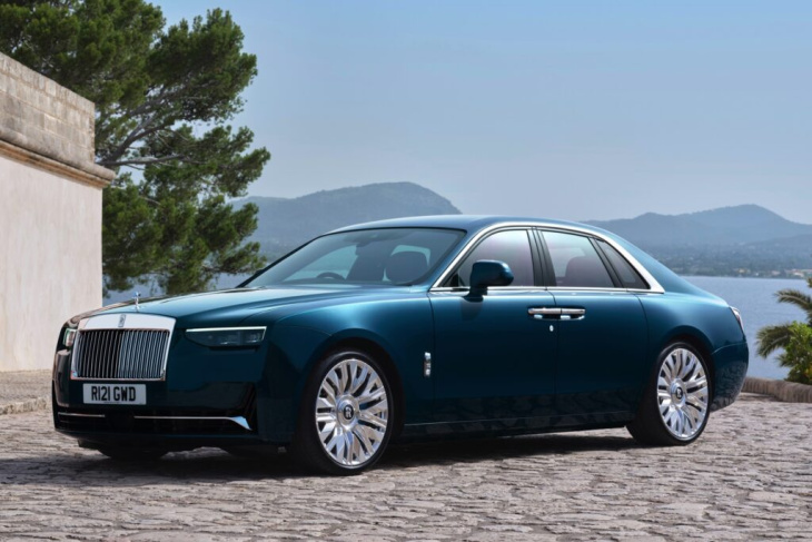 rolls-royce ghost facelift 2024: neue heimat für den bmw-v12