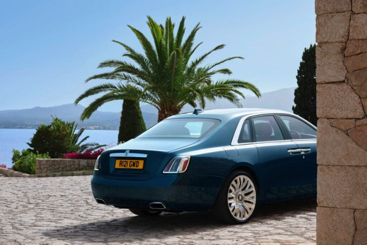 rolls-royce ghost facelift 2024: neue heimat für den bmw-v12