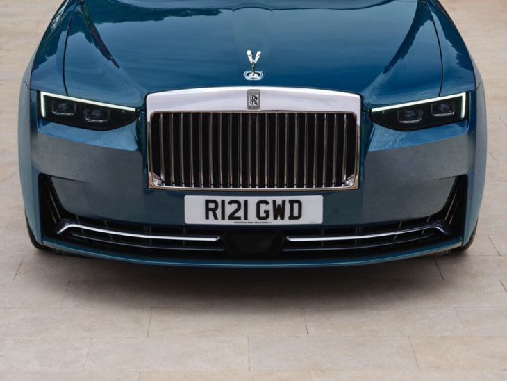 rolls-royce ghost facelift 2024: neue heimat für den bmw-v12