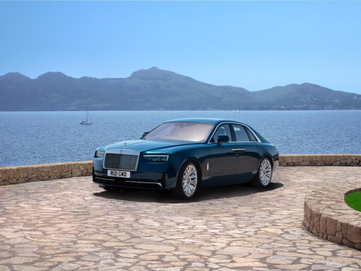 rolls-royce ghost facelift 2024: neue heimat für den bmw-v12