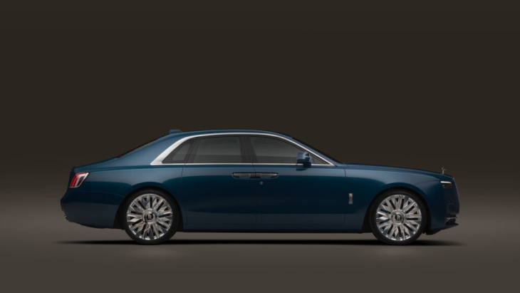 rolls-royce ghost facelift 2024: neue heimat für den bmw-v12