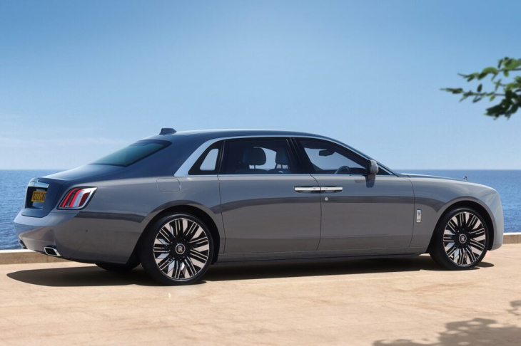 rolls-royce ghost facelift 2024: neue heimat für den bmw-v12