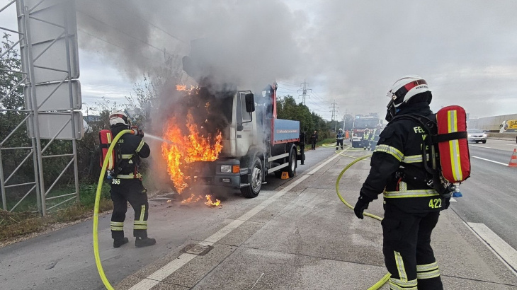 lkw auf a2 in brand