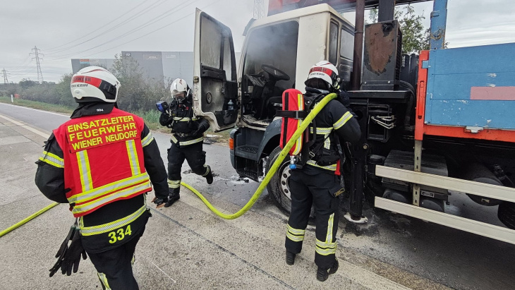 lkw auf a2 in brand