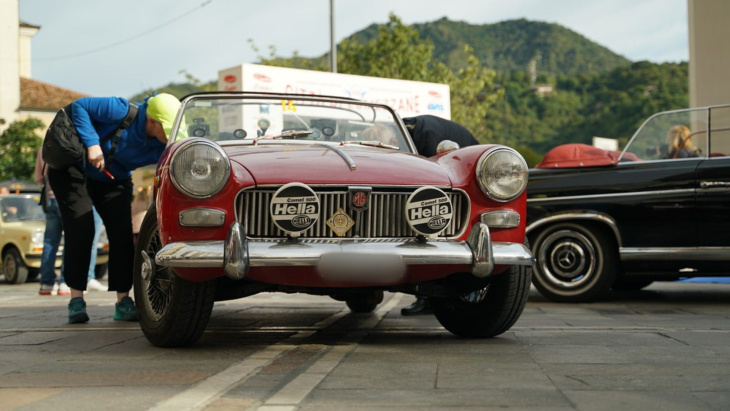 ein mg midget verzaubert alle: fotos