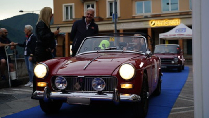 ein mg midget verzaubert alle: fotos