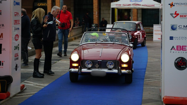 ein mg midget verzaubert alle: fotos