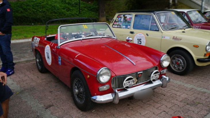 ein mg midget verzaubert alle: fotos