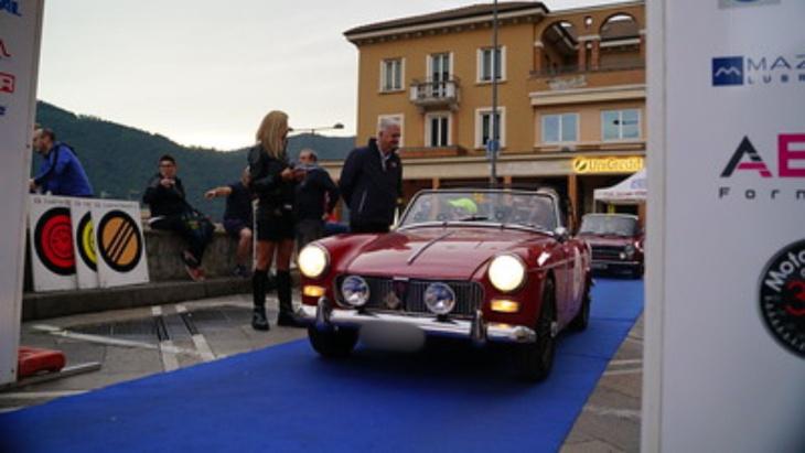 ein mg midget verzaubert alle: fotos