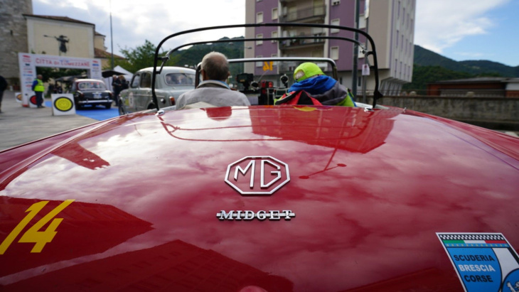 ein mg midget verzaubert alle: fotos