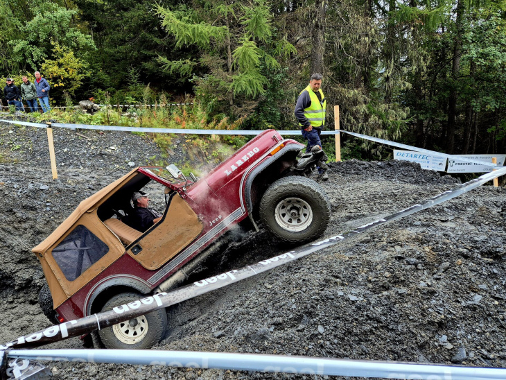 let’s go jeeping!