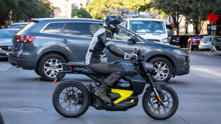 e-motorräder: can-am startet mit doppel-aufschlag