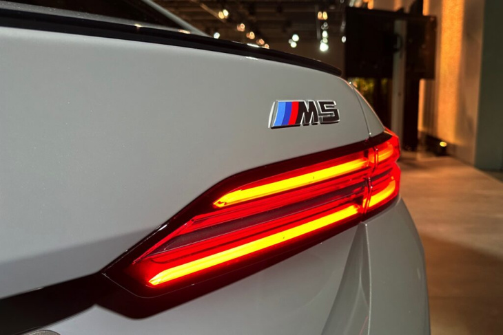 understatement mit 727 ps: bmw m5 g90 in grigio telesto