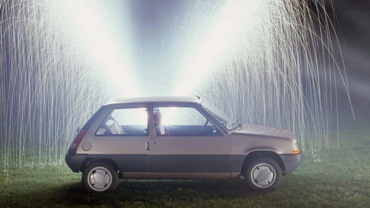 bildergalerie: der elektrische renault 5 (2024) und sein vorfahr - kicker