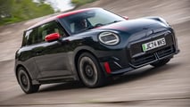 mini zeigt john-cooper-works-versionen des cooper und aceman