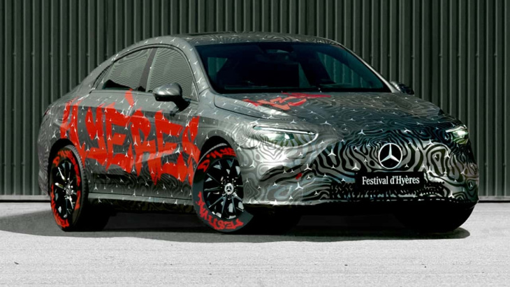 mercedes zeigt elektrisches cla coupé fast ungetarnt