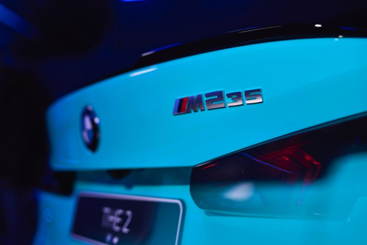 bmw 2er gran coupé: so wirkt der m235 f74 in borusan blue