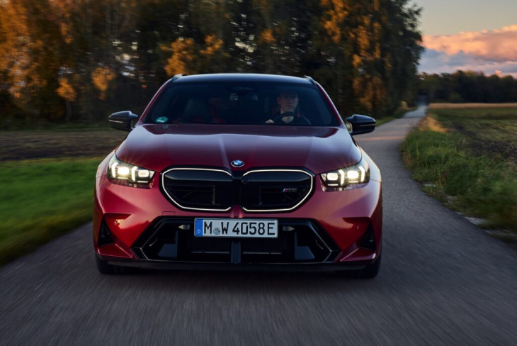 feuer frei: bmw m5 touring g99 mit 727 ps in fire red