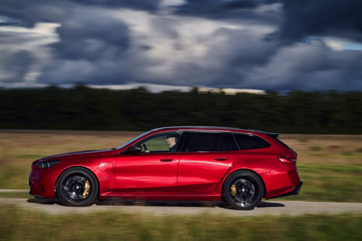 feuer frei: bmw m5 touring g99 mit 727 ps in fire red