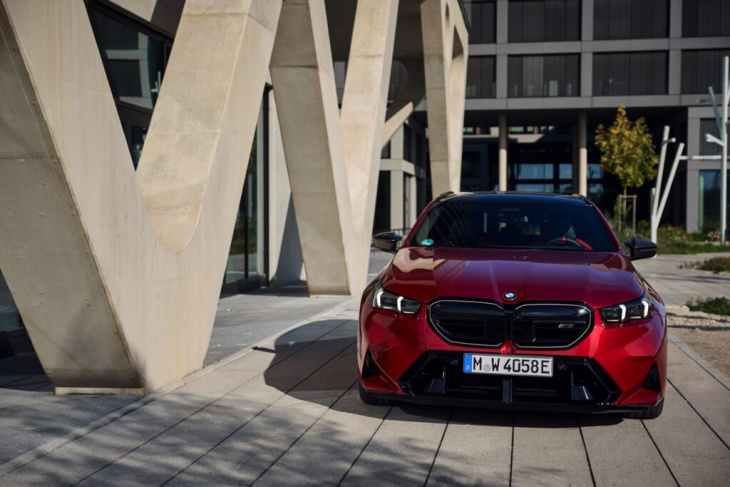 feuer frei: bmw m5 touring g99 mit 727 ps in fire red