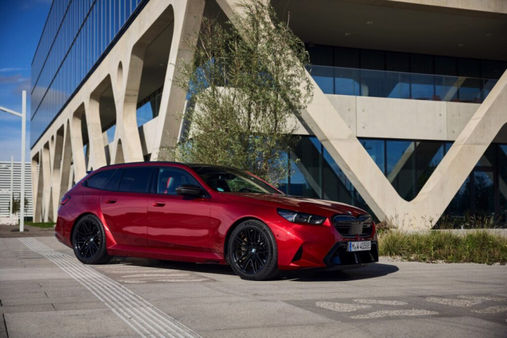 feuer frei: bmw m5 touring g99 mit 727 ps in fire red