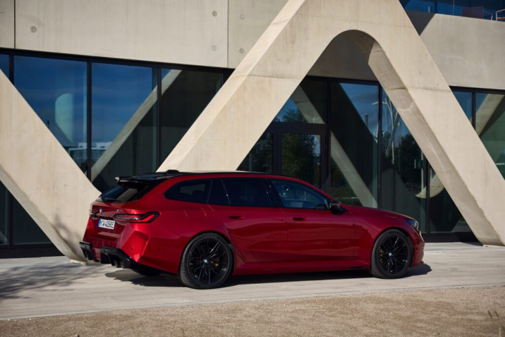 feuer frei: bmw m5 touring g99 mit 727 ps in fire red