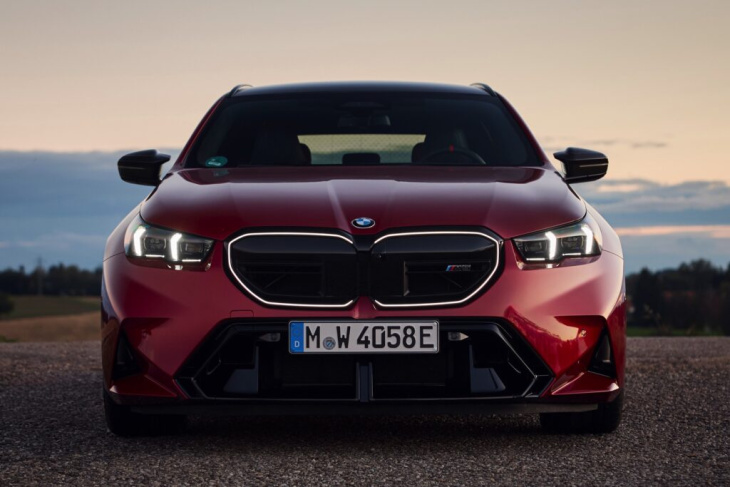 feuer frei: bmw m5 touring g99 mit 727 ps in fire red