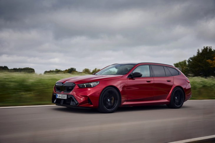 feuer frei: bmw m5 touring g99 mit 727 ps in fire red