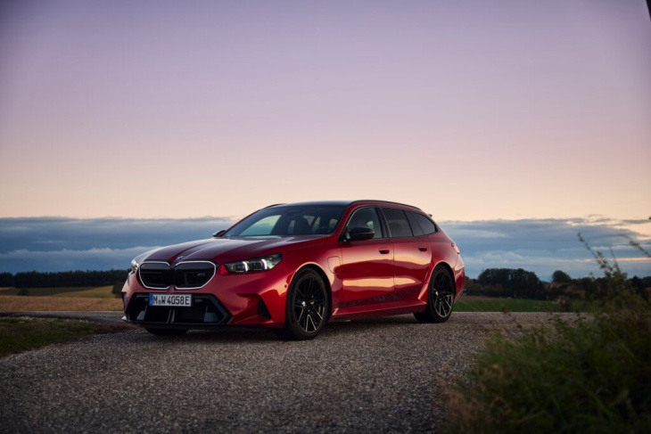 feuer frei: bmw m5 touring g99 mit 727 ps in fire red