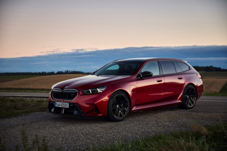 feuer frei: bmw m5 touring g99 mit 727 ps in fire red