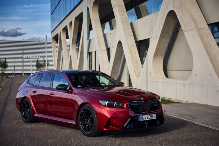 feuer frei: bmw m5 touring g99 mit 727 ps in fire red