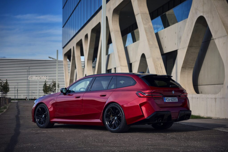 feuer frei: bmw m5 touring g99 mit 727 ps in fire red