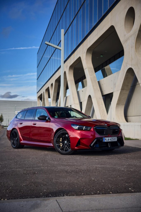 feuer frei: bmw m5 touring g99 mit 727 ps in fire red