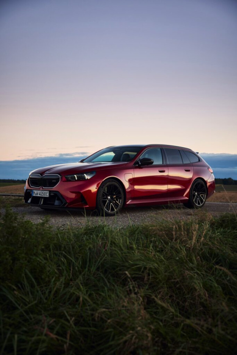 feuer frei: bmw m5 touring g99 mit 727 ps in fire red