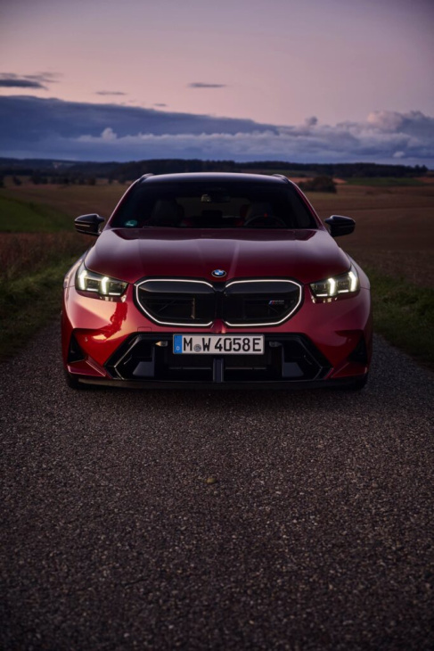 feuer frei: bmw m5 touring g99 mit 727 ps in fire red