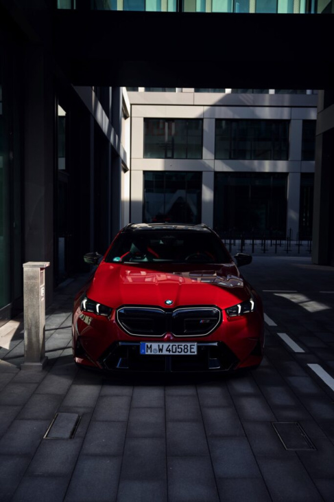 feuer frei: bmw m5 touring g99 mit 727 ps in fire red